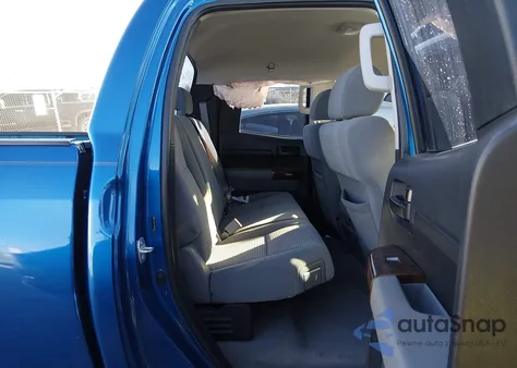 2008 Toyota Tundra Base 5.7L V8 z USA, uszkodzony, nr VIN 5TFRV54138X065033